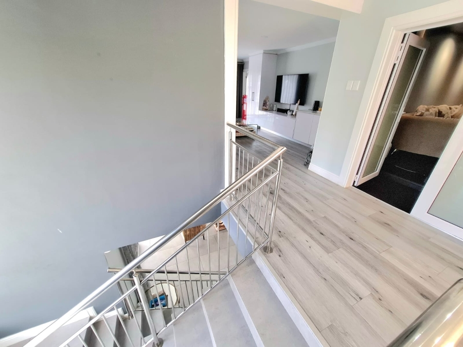 6 Bedroom Property for Sale in Beacon Bay Eastern Cape